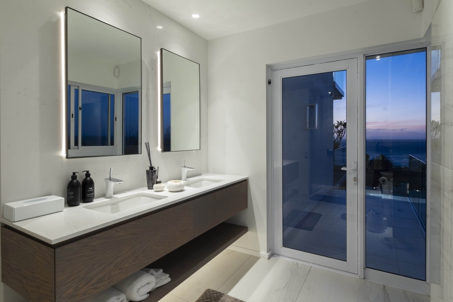 To Let 4 Bedroom Property for Rent in Llandudno Western Cape